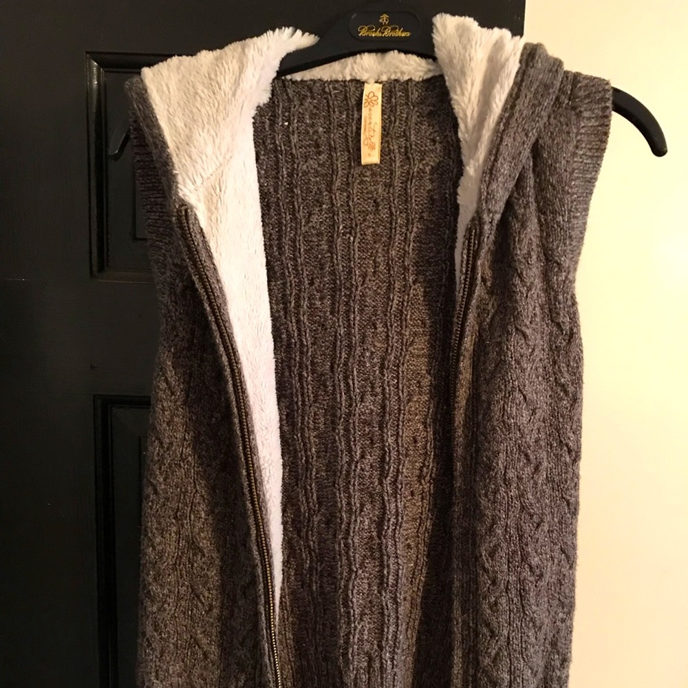 Women’s Aventura Sherpa vest hoodie, gray and white, size small